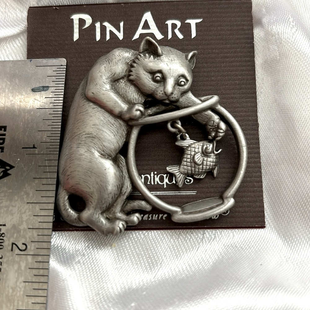 CAT & Fish BROOCH PIN